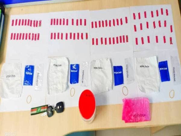 Sebanyak 800 biji pil kuda bernilai RM8,000 yang berjaya dirampas oleh PGA Batalion 7 Kuantan dalam satu serbuan di Kampung Lubok Gong pagi tadi.