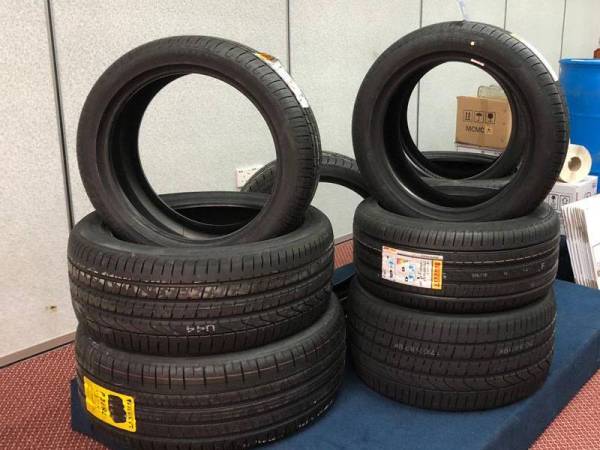 Tayar tiruan yang dirampas selepas menahan sebuah treler di Senai, Johor Bahru pada 26 Jun lalu.