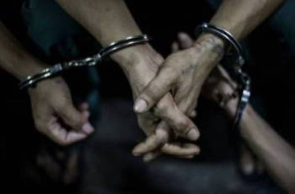 Polis menahan 76 individu yang disyaki terlibat dalam parti liar di sebuah rumah inap.