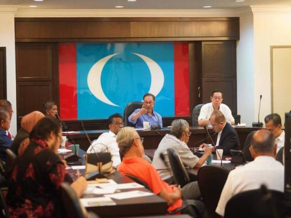 Majlis Presiden PH mengadakan mesyuarat hari ini. c