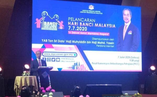 Perdana Menteri, Tan Sri Muhyiddin Yassin pada majlis pelancaran Hari Banci Penduduk dan Perumahan 2020 di sini hari ini. - Foto: Bernama