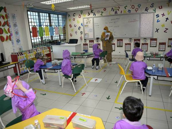 Selari dengan pengumuman kerajaan membenarkan tadika beroperasi, MAIWP memastikan keselamatan dan kebajikan kanak-kanak dengan pelaksanaan prosedur operasi standard (SOP) yang ditetapkan agar penularan COVID-19 dapat dibendung ketika meninjau pelaksanaan SOP kanak-kanak di Tadika Islam MAIWP Sumayyah di Bandar Tasik Permaisuri hari ini.