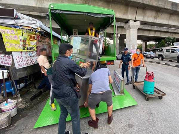 Antara barangan yang dirampas DBKL dalam tindakan penguatkuasaan dilaksanakan hari ini.