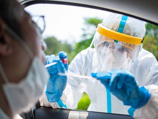 Perdana Menteri Pakistan, Imran Khan yang mempengerusikan mesyuarat Kabinet memutuskan untuk menyambut perayaan itu di rumahnya dan mahu rakyat mengambil pendekatan sama. - Foto 123RF