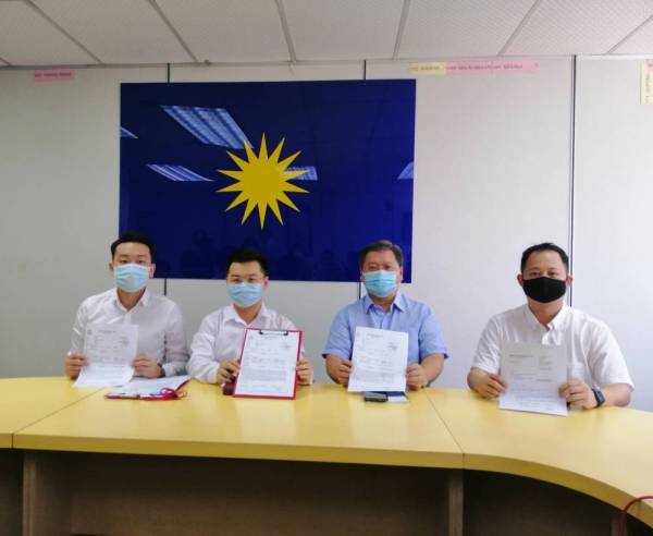 Guo Nan (dua, kiri) bersama wakil syarikat pada sidang media hari ini. 