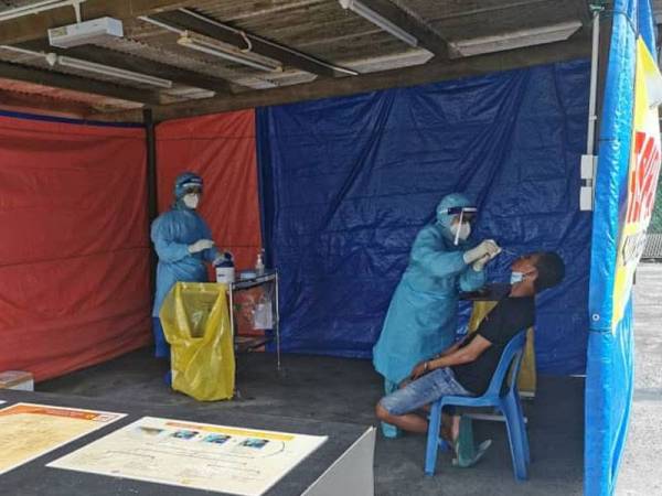 Kesemua PATI ditahan menjalani ujian saringan Covid-19.