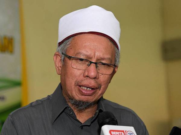 Dr Zulkifli bercakap pada sidang media selepas Lawatan Kerja dan Majlis Penyerahan Van Jenazah di Penjara Sungai Buloh hari ini. - Foto Bernama