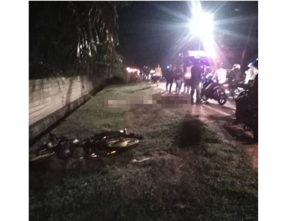 Dua penunggang motosikal maut dipercayai bertembung dalam kemalangan yang turut membabitkan sebuah lagi kereta di Jalan Tasek, Valdor, Pulau Pinang malam tadi.