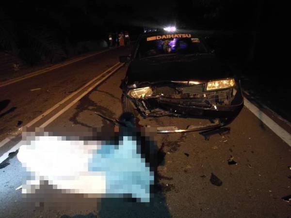 Kedua-dua penunggang motosikal disahkan maut di tempat kejadian dalam nahas di Jalan Tasek, Valdor, Pulau Pinang malam tadi. 