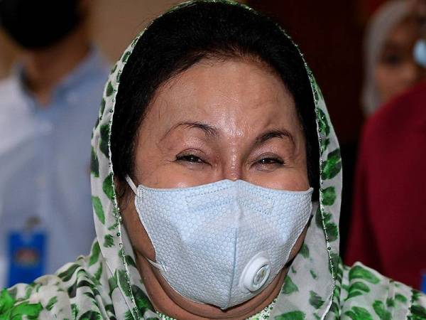 Reaksi Isteri bekas Perdana Menteri Datin Seri Rosmah Mansor ketika hadir di Mahkamah Tinggi hari ini, pada perbicaraan kes rasuahnya berhubung projek solar hibrid di sekolah luar bandar Sarawak. - Foto Bernama