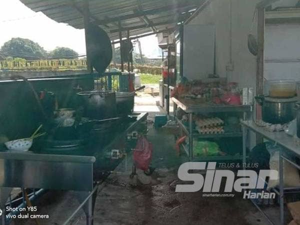 Keadaan dapur premis makanan yang dikenakan tindakan penutupan oleh DBKL.