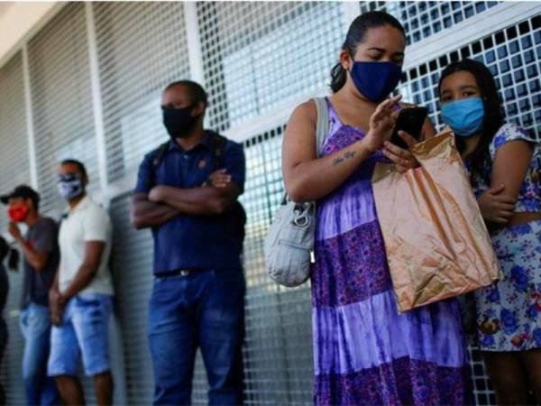 Sebanyak 20,286 kes jangkitan baharu dicatatkan di Brazil. - Foto Reuters