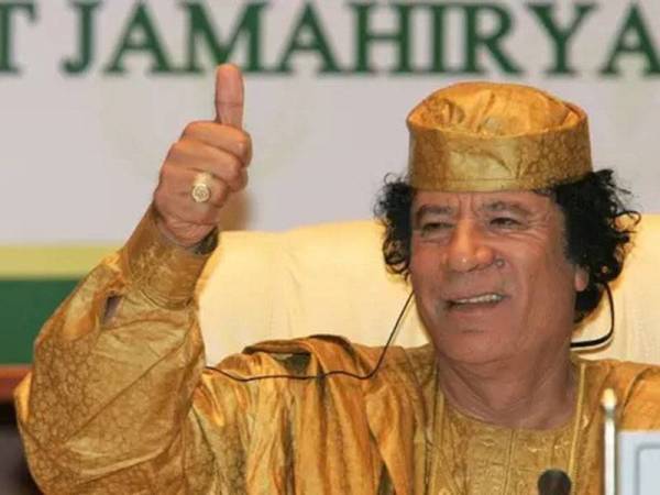 Muammar Gaddafi menjadi pemimpin Libya melalui rampasan kuasa sebelum dijatuhkan oleh rakyatnya pada tahun 2011. - Foto AFP