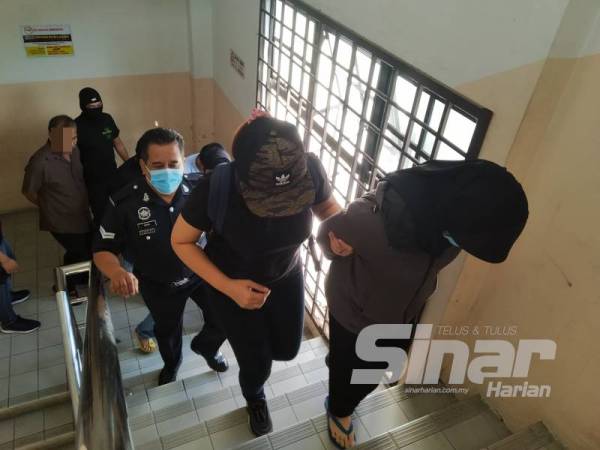 Lima individu dihadapkan ke Mahkamah Sesyen Johor Bahru hari ini atas tuduhan menyeludup pendatang asing tanpa izin (PATI).