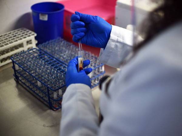 Sasaran kumpulan penggodam APT29 setakat ini melibatkan organisasi penyelidikan dan pembangunan vaksin UK, AS dan Kanada. - Foto AFP