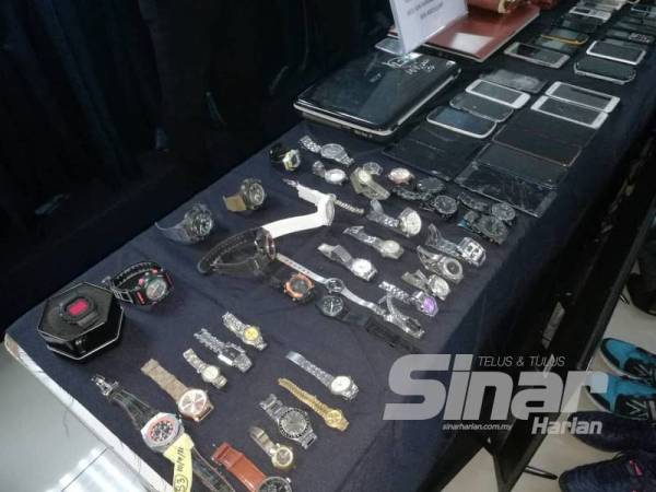 Pelbagai jenis jam tangan berjenama dipercayai hasil samun ditemui semula hasil tangkapan ke atas anggota Kumpulan Karu dalam operasi yang dijalankan bermula 10 hingga 16 Julai.