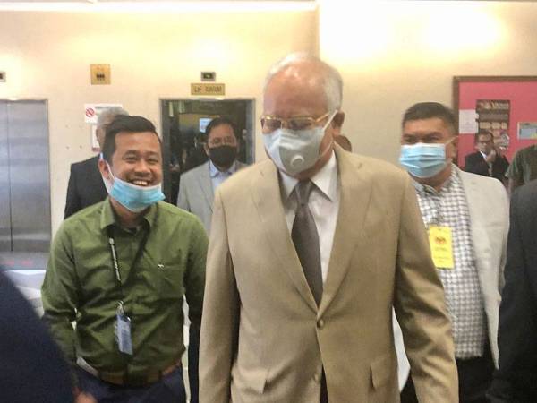 Najib hadir di Mahkamah Tinggi Kuala Lumpur hari ini bagi perbicaraan kes 1MDB.