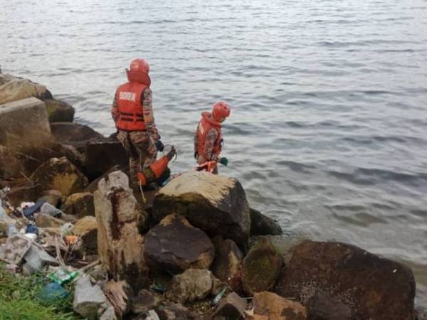 Pencarian bermula petang semalam selepas bomba menerima maklumat seorang lelaki hilang dipercayai lemas di Pantai Lido, Johor Bahru.