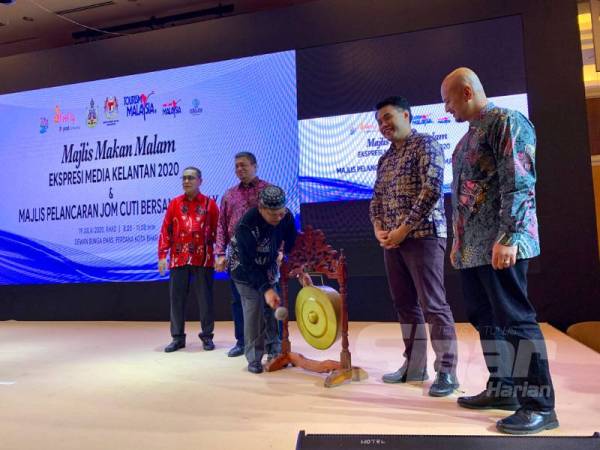 Md Anizam menyempurnakan perasmian Program Ekspresi Media Kelantan 2020 anjuran Tourism Malaysia dan melancarkan pakej 'Jom Cuti Bersama Firefly' di Hotel Perdana malam tadi. 