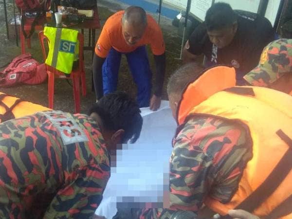 Mayat lelaki yang dipercayai terjun dari jambatan di Parit Warijo, Sri Medan, Yong Peng semalam ditemui pagi tadi.