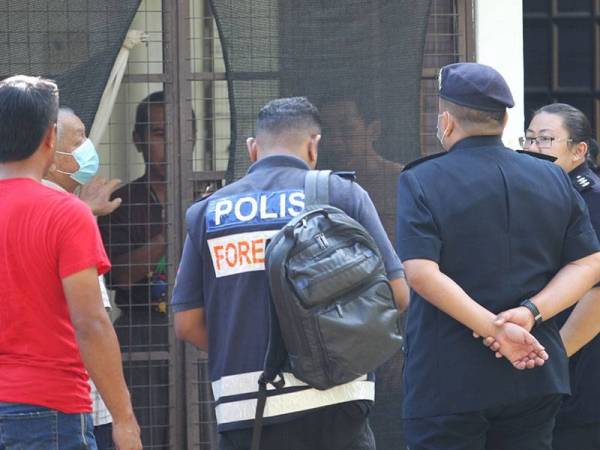 Siasatan lanjut dijalankan di lokasi kejadian.
