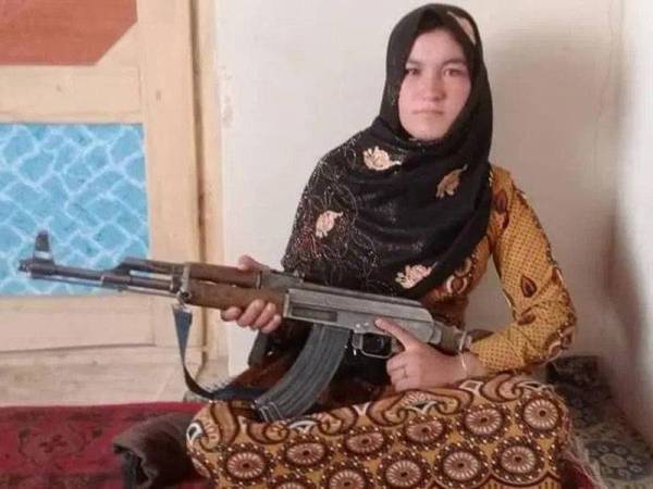 Foto Gul memegang senjata jjuga menjadi tular sejak beberapa hari lalu.