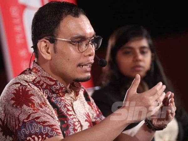 Syahredzan pada Wacana Sinar ke-181 bertajuk Rukun Negara Sekadar di Kulit Buku? di Kumpulan Media Karangkraf, Shah Alam, semalam. - Foto Asril Aswandi Shukor