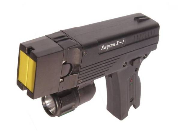 Pistol perenjat yang digunakan polis di Amerika Syarikat. - Foto sumber internet