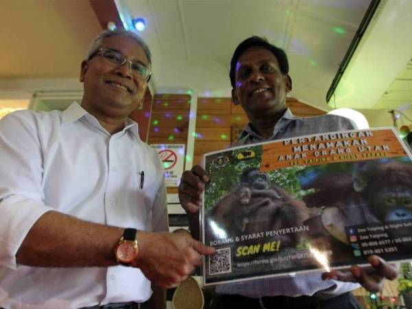 Khairul Amir (kiri) bersama Pengarah Zoo Taiping & Night Safari, Dr Kevin Lazarus pada sidang akhbar sempena pelancaran pertandingan menamakan anak orang utan.