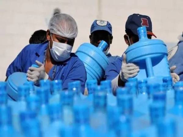 Jemaah haji tahun ini akan dibekalkan dengan air zamzam yang dibotolkan. - Foto AFP