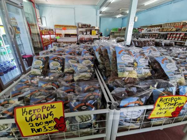 Produk keluaran RMM yang dijual di Agro Bazar K-Shoppe Rhu Muda Marketing di Kampung Rhu Muda, Marang, Terengganu. 
