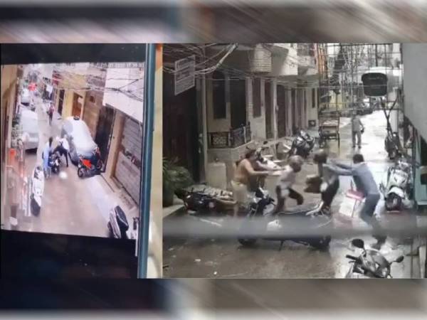 Rakaman CCTV yang tular menunjukkan kanak-kanak perempuan yang nyaris diculik dua lelaki di Shakarpur. - Foto Times of India
