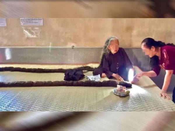 Nguyen Thi Dinh, 83, memiliki rambut sepanjang enam meter selepas kali terakhir memotong rambut pada usia 19 tahun.