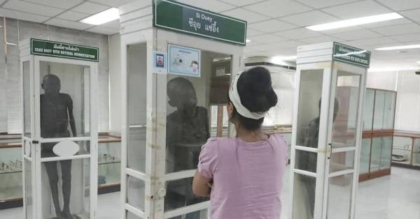 Mayat Si Quey, 32, dipamerkan di Muzium Hospital Siriraj, Bangkok, Thailand selepas dihukum mati pada 18 September 1959.