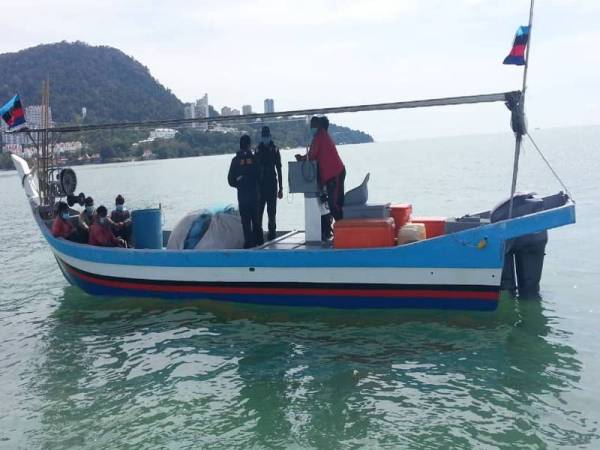 Bot kelas A turut dirampas untuk siasatan lanjut. 