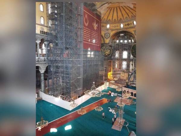 Kerja pengubahsuaian sedang giat dilakukan di ruang dalam Hagia Sophia sejak beberapa minggu lalu. - Foto Agensi
