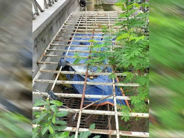 Pondok sementara yang dibina gelandangan untuk berteduh.