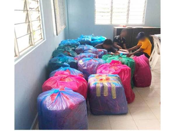 PGA Batalion 9 merampas 1,479 helai kain pasang yang disyaki cuba diseludup ke Thailand untuk jahitan manik.