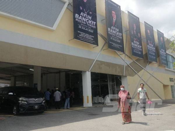 Bangunan Malakat Mall Masjid Tanah yang dijangka mula beroperasi sepenuhnya November depan.