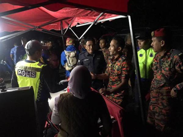 Operasi mencari dan menyelamat mangsa sesat Gunung Liang digerakkan selepas menerima maklumat semalam. - Foto JBPM Perak