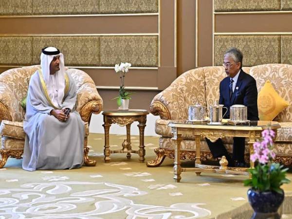 Keakraban Al-Sultan Abdullah dengan Sheikh Mohamed terjalin sejak kedua-dua pemimpin itu bertemu lebih 40 tahun lalu dan persahabatan akrab itu kekal sehingga kini.