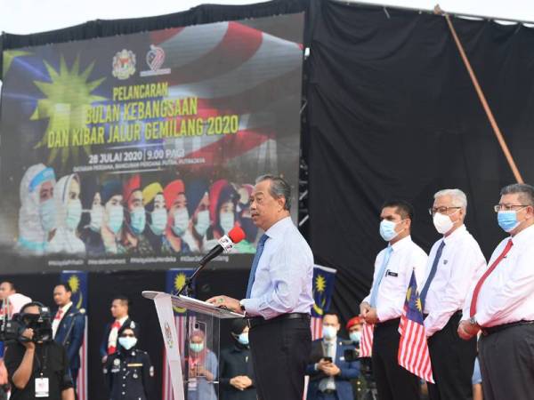 Perdana Menteri, Tan Sri Muhyiddin Yassin menyampaikan ucapan pada Majlis Pelancaran Bulan Kebangsaan dan Kibar Jalur Gemilang 2020 di bangunan Perdana Putra hari ini. - Foto Bernama