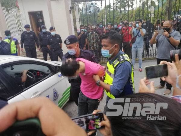 Polis tahan lelaki dipercayai cuba menceroboh masuk Mahkamah Kuala Lumpur, di sini, dengan memanjat pagar di pekarangan kompleks.