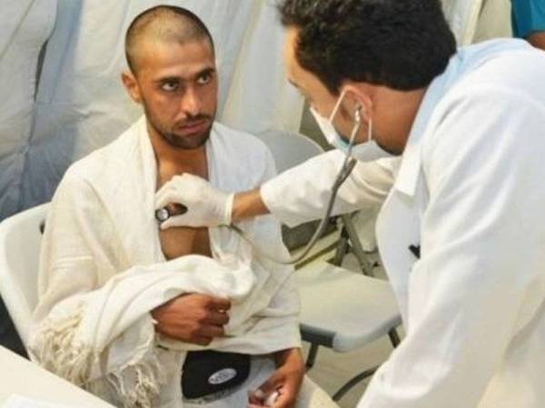 Kementerian Kesihatan Arab Saudi menyatakan seorang ketua kesihatan akan memastikan anggota kumpulannya mematuhi langkah-langkah keselamatan bagi mencegah pandemik Covid-19. -Foto Saudi Press Agency