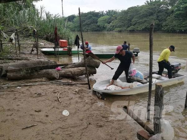 Nelayan darat memerlukan bantuan kerajaan untuk mewartakan kawasan bekas lombong sebagai kawasan perikanan darat untuk memudahkan mereka mencari rezeki tanpa gangguan pihak tertentu.