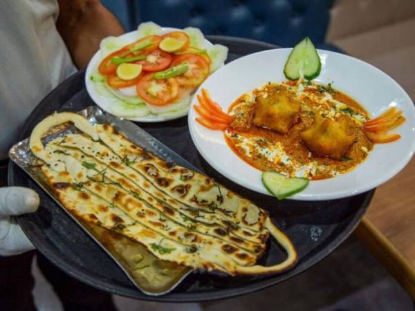 Hidangan unik itu disediakan bagi menarik semula pelanggan berkunjung ke restoran tersebut. - Foto Agensi