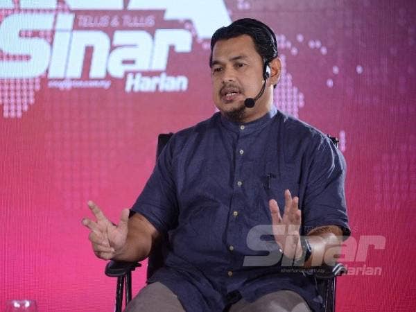 Mohd Yusri ketika menjadi panelis pada program Wacana Siri ke-184 bertajuk ‘Mampukan PRN Rungkai Pergolakan Politik di Sabah? yang disiarkan secara langsung di Studio F, Kumpulan Karangkraf semalam.