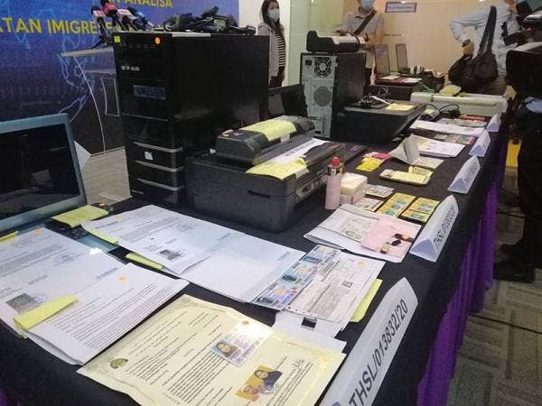Antara yang dirampas dalam serbuan sindiket pemalsuan dokumen warga asing di ibu negara semalam