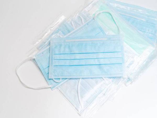 Harga siling pelitup muka tiga ply (lapis) akan diturunkan daripada RM1.50 seunit kepada RM1.20. - Foto123RF