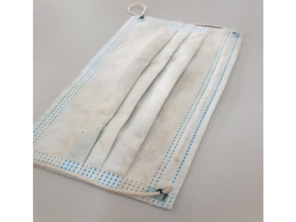 Pelitup muka kotor masih diguna oleh murid Muhamad Fariz.